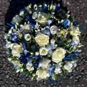 Blue and white posy pad